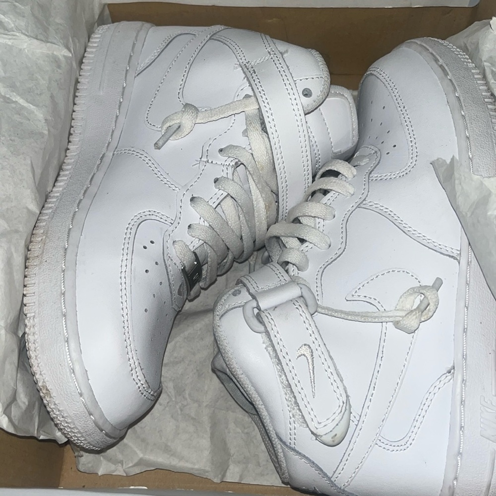 Nike force 1 mid